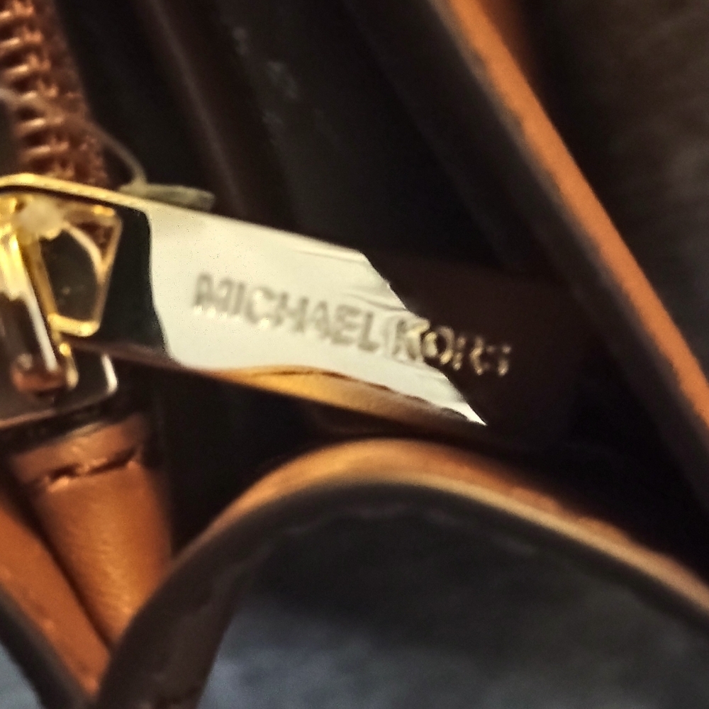 Micheal Kors Saffiano Leather Jet Set Travel tote- Authenticated Brand New - Picture 8 of 17